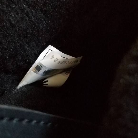 UGG Kids Butte II Toggle Tall Snow Boot - Picture 7 of 9